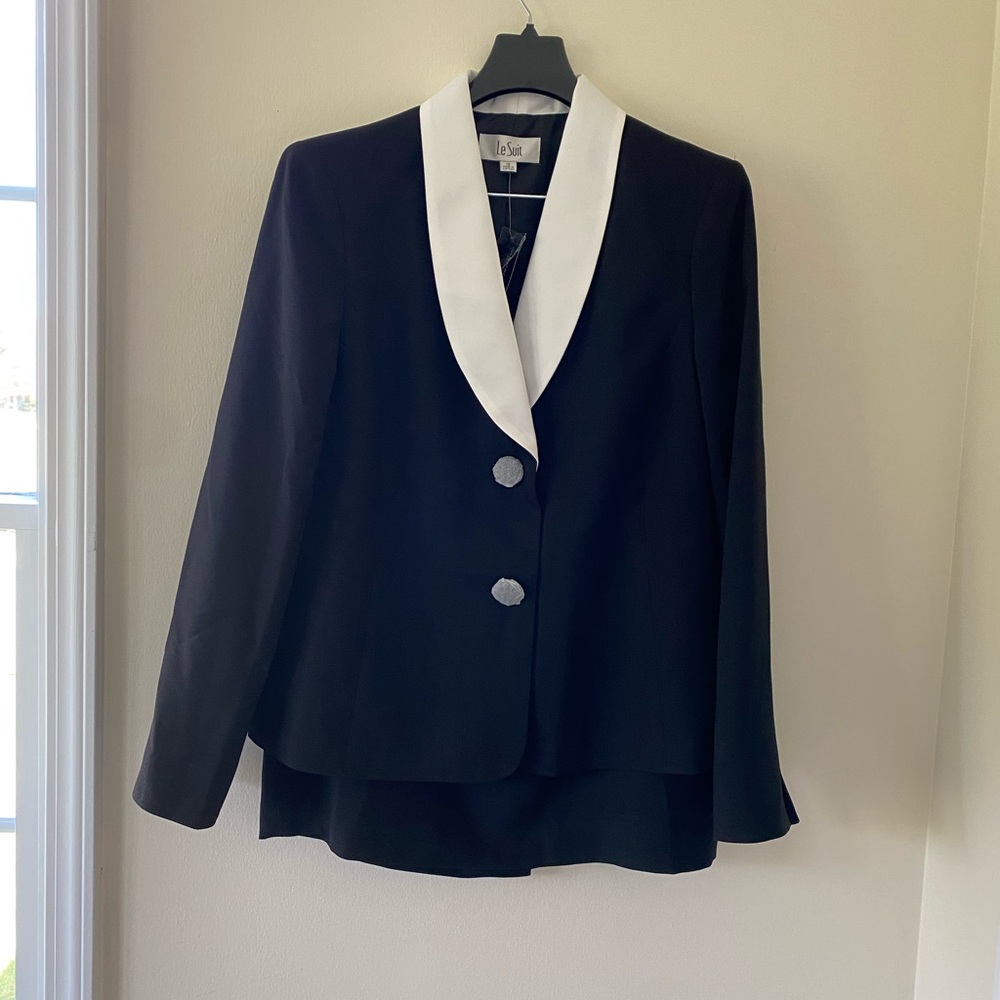 Le Suit Designer Label: 2 piece Skirt Suit. Sizes 16 and 18